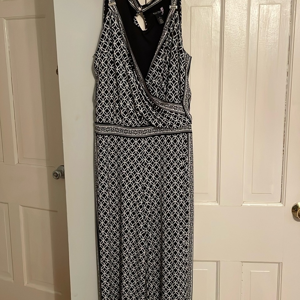 Whitehouse Black Market Pantsuit. Wide bottom legs. Black and white.